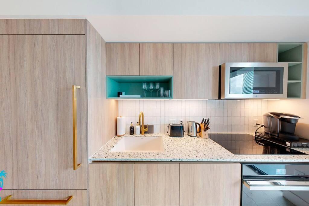 Apartment Stunning 2 Bed 2 Bath W Balcony & Incredible Views